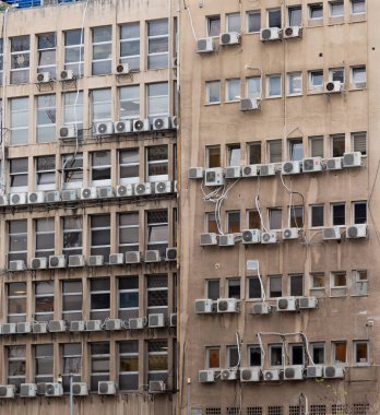 29.11.2018. İsrail. Tel Aviv 'de. Eski ve yeni şehir mimarisi 