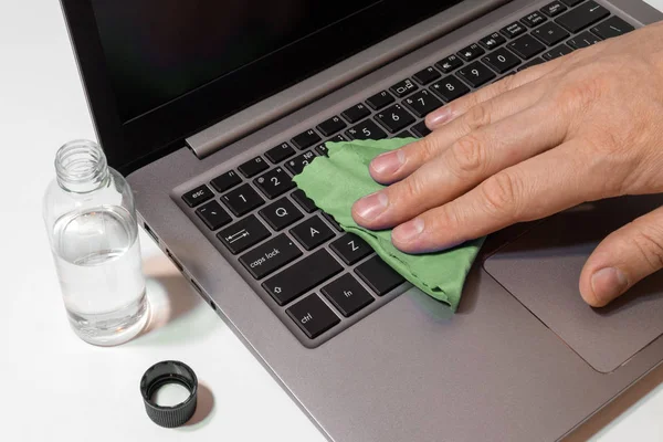 Klavye laptop temizlik