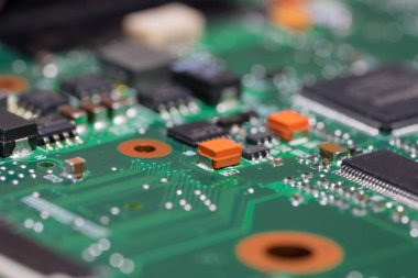 Laptop anakart portre. Baskılı devre kartı Smd Kondansatörler, rezistörler, diyotlar ve patates kızartması ile.
