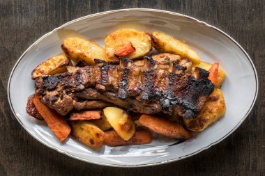 Izgara dana kaburga hizmet