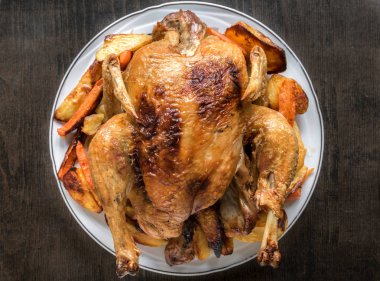 Bölünmüş kavrulmuş tavuk