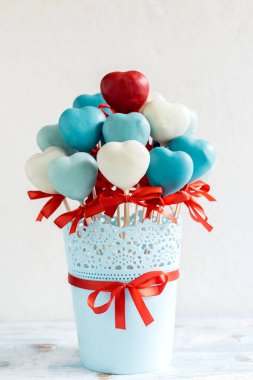 Pasta kalp şekillerde çıkar