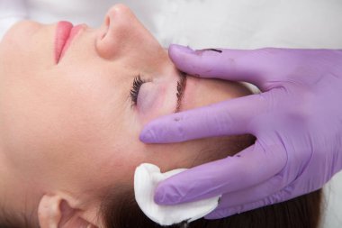 Kaşları çizim Japon tekniği