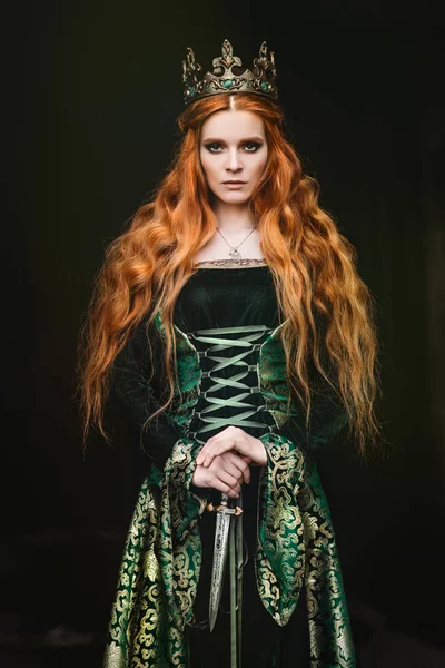 Mulher de vestido medieval verde — Fotografia de Stock