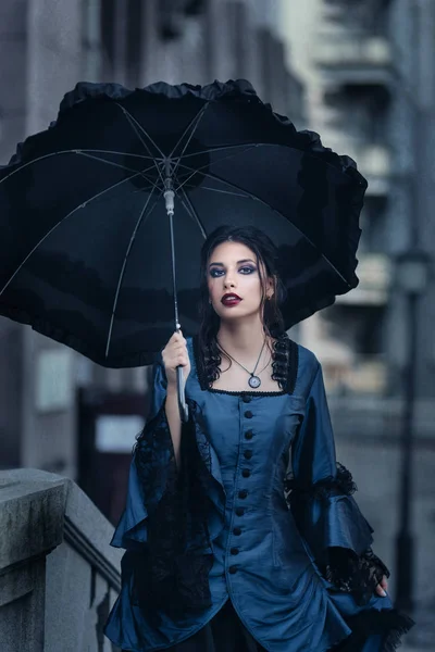 Viktorianische Dame in Blau — Stockfoto