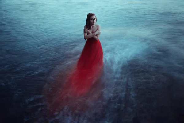 Lonely woman near the sea — Stock Photo, Image