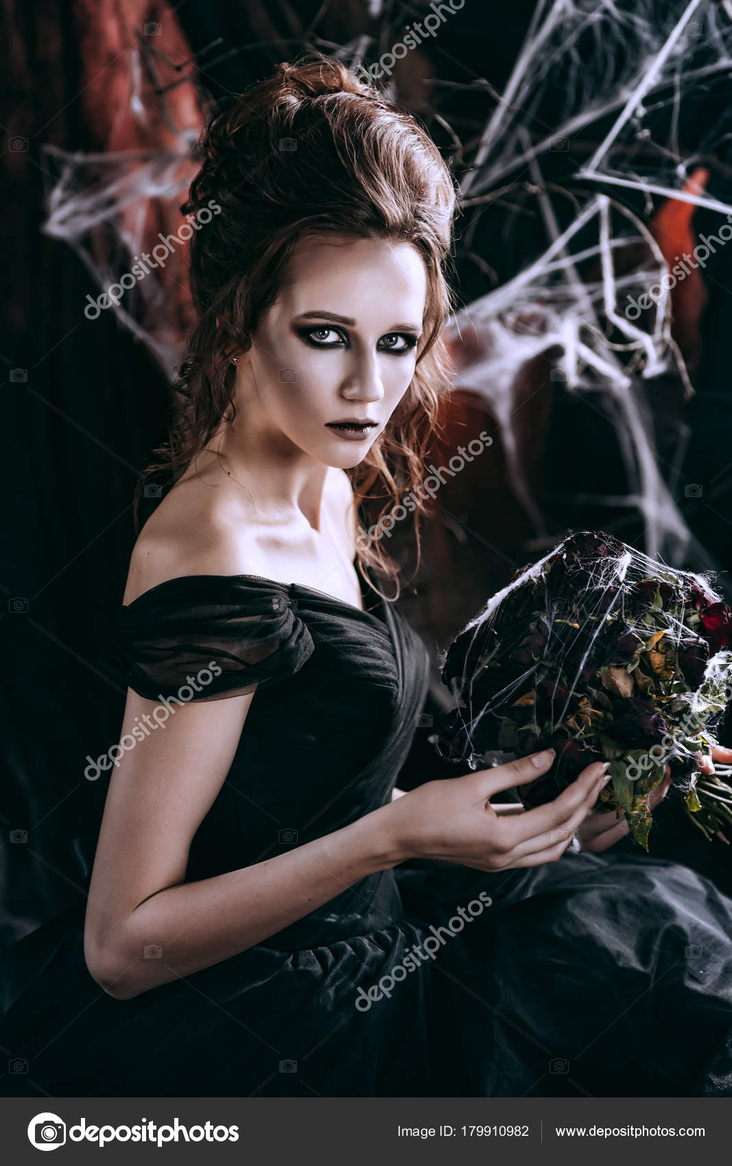黒で暗い女性 ストック写真 C Fotolit2 黒で暗い女性 ストック写真 C Fotolit2