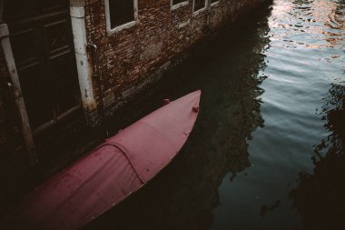 Venedik kanalına tekne