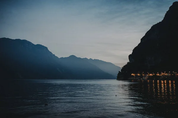 Éjjel a Garda-tó — Stock Fotó