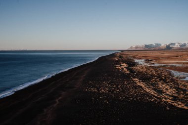 Reynisfjara, İzlanda üzerinden sahil görünüm