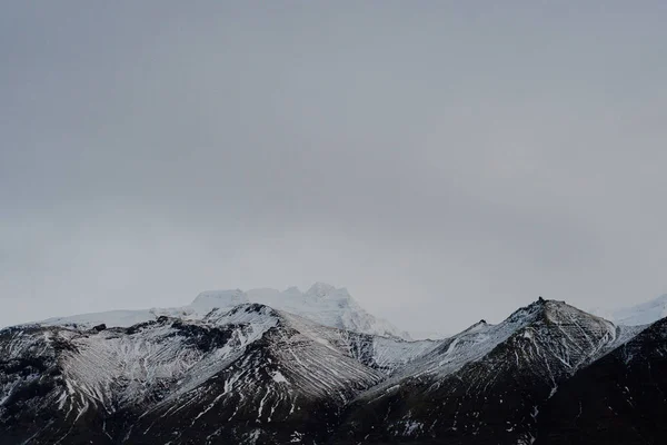 Le cime delle montagne in Islanda — Foto Stock