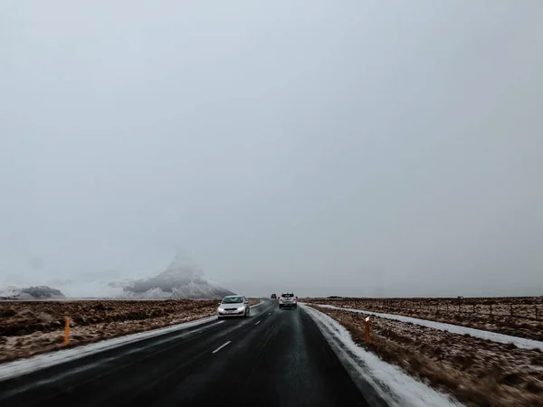 Cars Driving Foggy Landscape Iceland — Stock Photo, Image