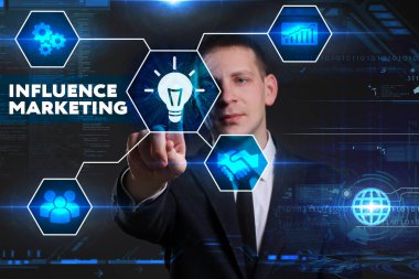 Ekonomi, teknoloji, Internet ve ağ kavramı. Genç busine