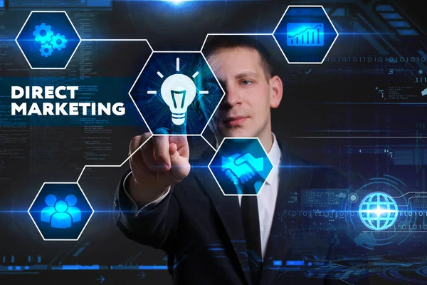 Ekonomi, teknoloji, Internet ve ağ kavramı. Genç busine