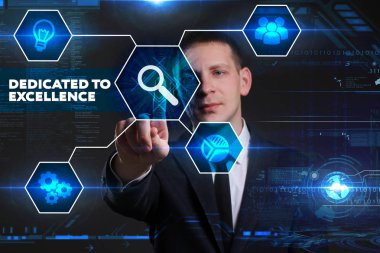 Ekonomi, teknoloji, Internet ve ağ kavramı. Genç busine