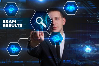 Ekonomi, teknoloji, Internet ve ağ kavramı. Genç busine