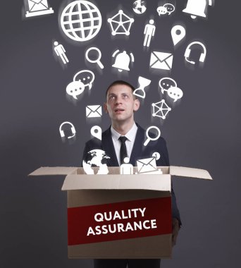 Ekonomi, teknoloji, Internet ve ağ kavramı. Genç busine