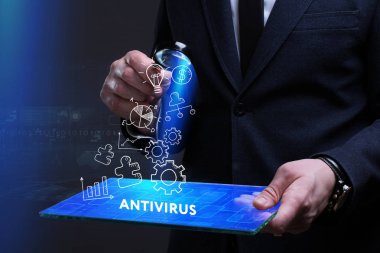 Ekonomi, teknoloji, Internet ve ağ kavramı. Genç busine