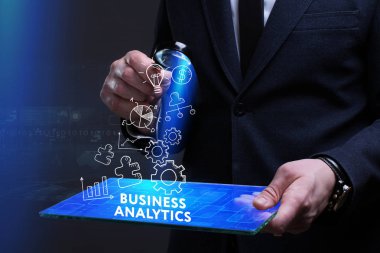 Ekonomi, teknoloji, Internet ve ağ kavramı. Genç busine