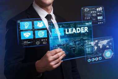 Ekonomi, teknoloji, Internet ve ağ kavramı. Genç busine