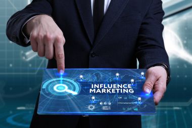 Ekonomi, teknoloji, Internet ve ağ kavramı. Genç busine