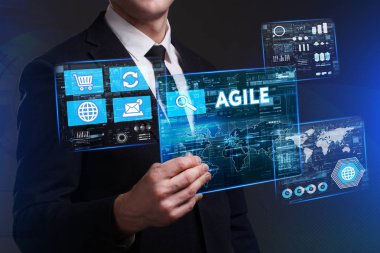 Ekonomi, teknoloji, Internet ve ağ kavramı. Genç busine