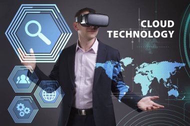 Ekonomi, teknoloji, Internet ve ağ kavramı. Genç busine