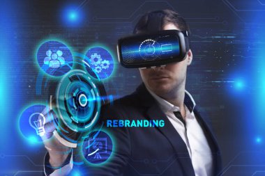 Ekonomi, teknoloji, Internet ve ağ kavramı. Genç busine