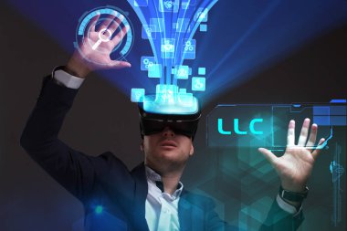 Ekonomi, teknoloji, Internet ve ağ kavramı. Genç busine