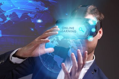 Ekonomi, teknoloji, Internet ve ağ kavramı. Genç busine