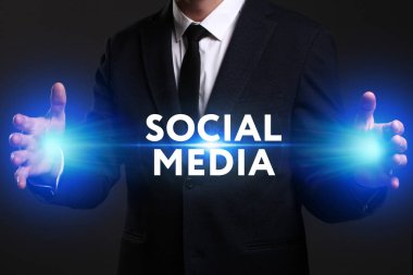 Ekonomi, teknoloji, Internet ve ağ kavramı. Genç busine
