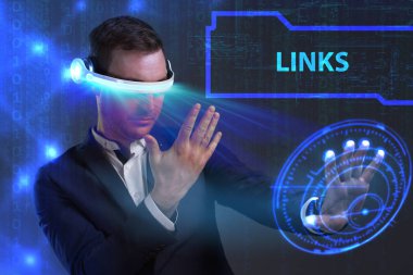 Ekonomi, teknoloji, Internet ve ağ kavramı. Genç busine