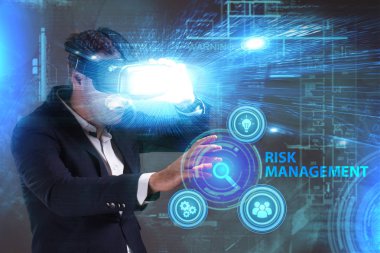 Ekonomi, teknoloji, Internet ve ağ kavramı. Genç busine