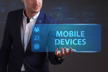 Ekonomi, teknoloji, Internet ve ağ kavramı. Genç busine