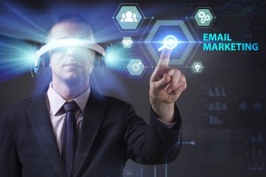 Ekonomi, teknoloji, Internet ve ağ kavramı. Genç busine