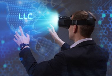 Ekonomi, teknoloji, Internet ve ağ kavramı. Genç busine