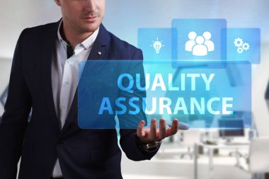 Ekonomi, teknoloji, Internet ve ağ kavramı. Genç busine