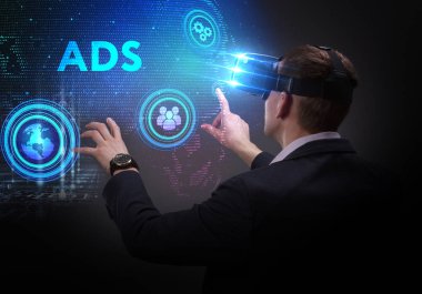Ekonomi, teknoloji, Internet ve ağ kavramı. Genç busine