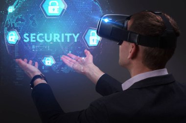 Ekonomi, teknoloji, Internet ve ağ kavramı. Genç busine