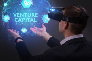 Ekonomi, teknoloji, Internet ve ağ kavramı. Genç busine