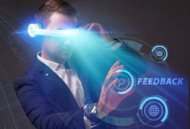 Ekonomi, teknoloji, Internet ve ağ kavramı. Genç busine