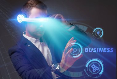 Ekonomi, teknoloji, Internet ve ağ kavramı. Genç busine