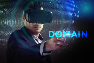 Ekonomi, teknoloji, Internet ve ağ kavramı. Genç busine