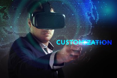 Ekonomi, teknoloji, Internet ve ağ kavramı. Genç busine