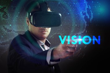 Ekonomi, teknoloji, Internet ve ağ kavramı. Genç busine