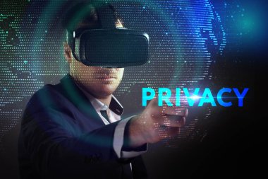 Ekonomi, teknoloji, Internet ve ağ kavramı. Genç busine