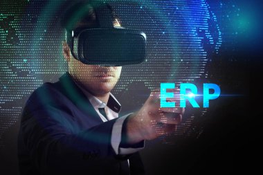 Ekonomi, teknoloji, Internet ve ağ kavramı. Genç busine