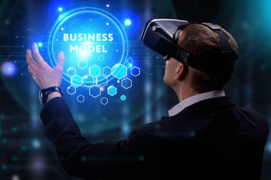 Ekonomi, teknoloji, Internet ve ağ kavramı. Genç busine