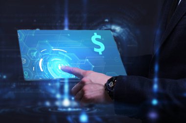 İş, Teknoloji, İnternet ve ağ konsepti. Genç işadamı geleceğin sanal ekranı üzerinde çalışıyor ve yazıyı görüyor.: 
