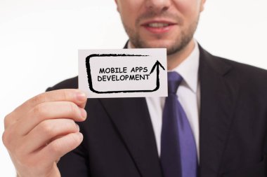 İş, Teknoloji, İnternet ve ağ konsepti. Genç işadamı geleceğin sanal ekranı üzerinde çalışıyor ve yazıyı görüyor.: 